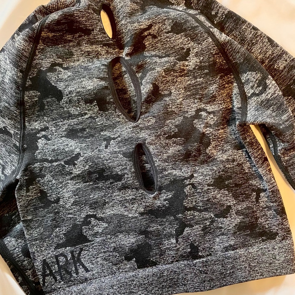 GYMSHARK Cropped Camo Seamless Workout Top - Picture 5 of 5